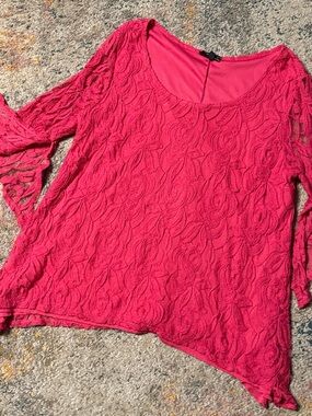 Women's Lace Overlay Scoop Neck Tunic in Fuchsia